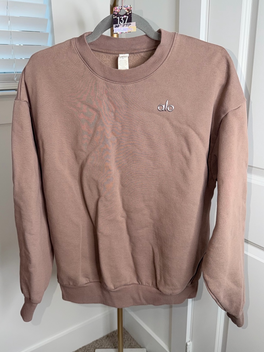 137. ALO Yoga Crewneck Sweatshirt in Mushroom